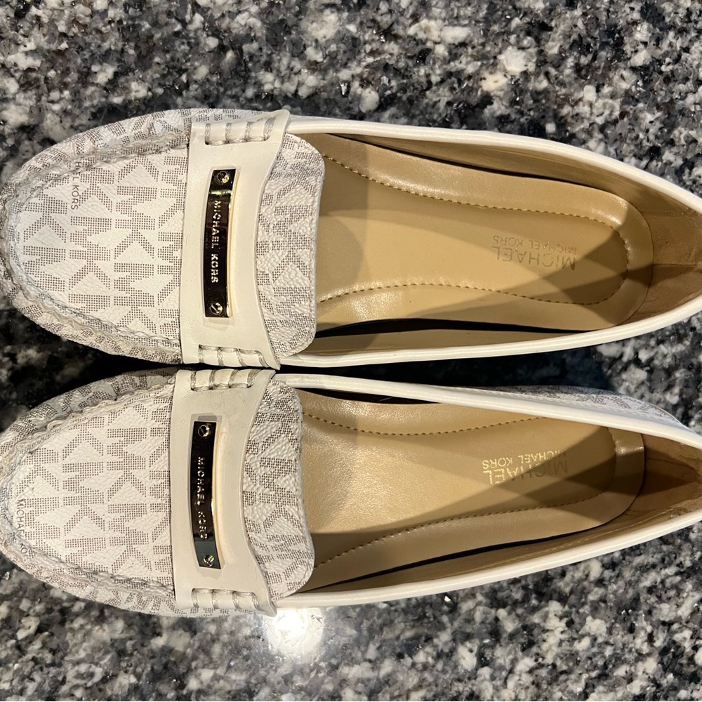 MK SLIP ON LOAFERS.